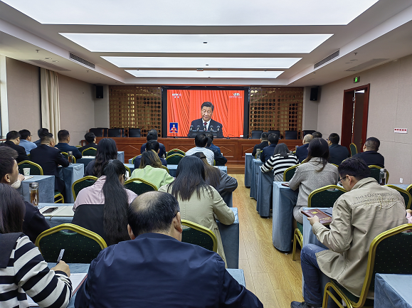 大別山國投集團集中收看黨的二十大開幕式